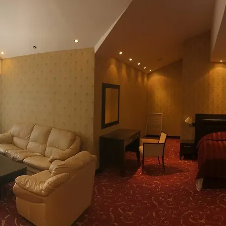Hills & Hotel